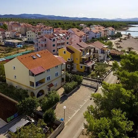 Apartment In With Sea View, Balcony, Air Conditioning, Wi-fi