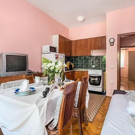 Apartment In With Sea View, Balcony, Air Conditioning, Wi-fi