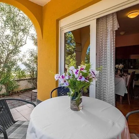 Apartment In With Sea View, Balcony, Air Conditioning, Wi-fi