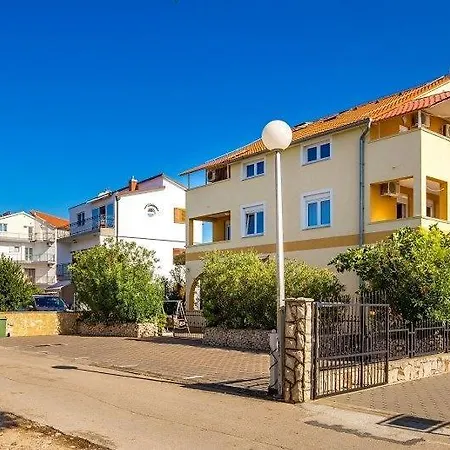 Apartment In With Sea View, Balcony, Air Conditioning, Wi-fi