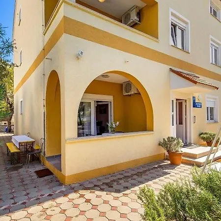 Apartment In With Sea View, Balcony, Air Conditioning, Wi-fi