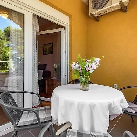 Apartment In With Sea View, Balcony, Air Conditioning, Wi-fi Vodice